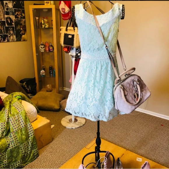 Be darling dress with built in petticoat - Picture 2 of 4